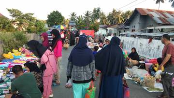 Pasar Minggu di DEsa Tete B Ramai di Kunjungi Warga