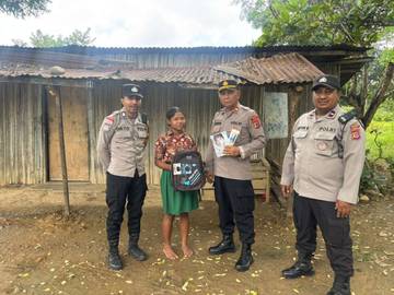 Polres Belu Salurkan Bantuan Pendidikan di Batas Negeri 