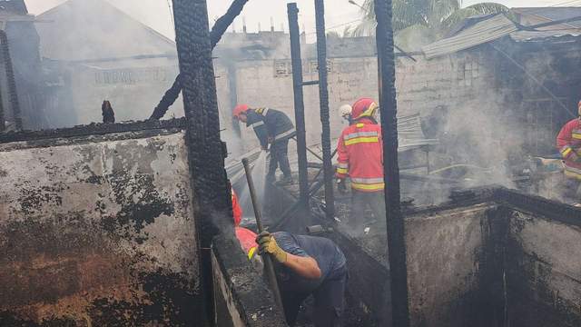 Kebakaran Hanguskan Dua Rumah di Sukaramai 