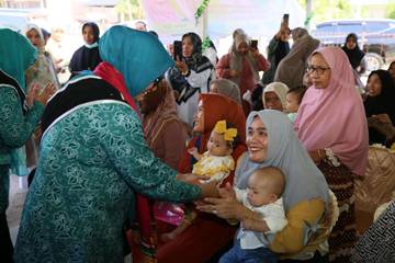 Mellani Bagikan Jajanan Sehat untuk Murid TK di Aceh Jaya