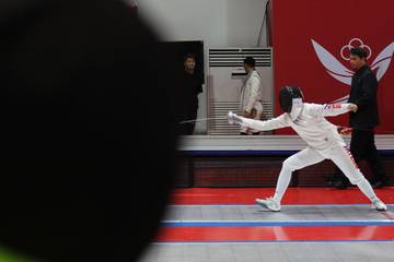 FOTO : Atlet Anggar Bertarung di Penyisihan PON 2024 