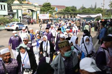 Jemaah Haji Kloter Pertama Lampung Tiba Dari Tanah Suci