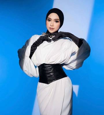 Ria Ricis Kenakan Syal Motif Palestina di Ultah ke-29