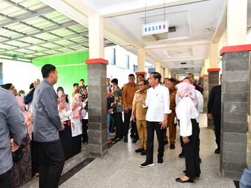 Pj. Gubernur Samsudin Dampingi Presiden Jokowi Kunjungi RSUD Bob Bazar