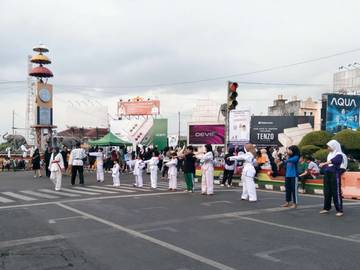Suasana Car Free Day di Tugu Adipura, Bandar Lampung