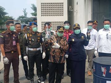 Rokok dan Miras Ilegal Senilai Rp 37,8 Miliar Dimusnahkan