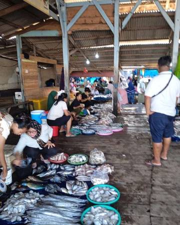 Tempat Pelelangan Ikan di Gudang Lelang, Teluk