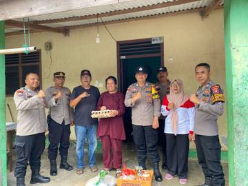 Kegiatan Bansos Jum'at Berkah Jajaran Polsek Metro Pusat