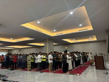Salat Jumat Perdana di Masjid Raya Al-Bakrie Lampung
