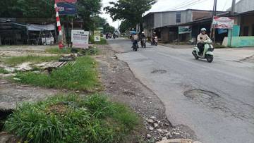 Dikeluhkan Warga, ini Kondisi Jalan Tirtayasa Bandar Lampung 