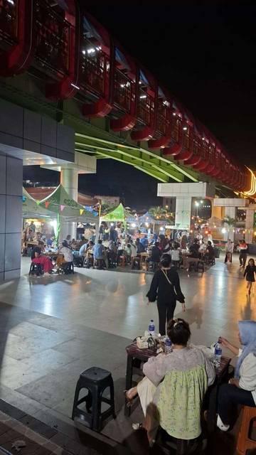 Antusias Masyarakat Menikmati Kuliner Khas Thailand
