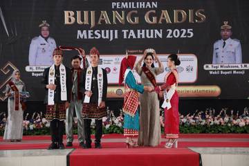 Rofi dan Dini Pemenang Bujang Gadis Mesuji 2025