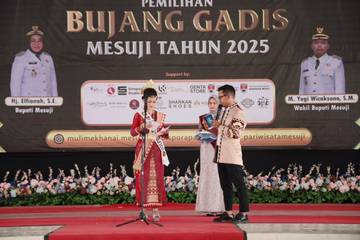 Aksi Dini dalam Grand Final BujangGadis Mesuji 2025