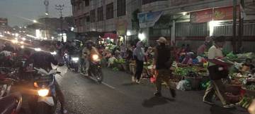 Tak Ada Siang Atau Malam Demi Mengais Rejeki