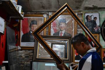 Peningkatan Pesanan Pigura Foto Presiden Jelang Pelantikan