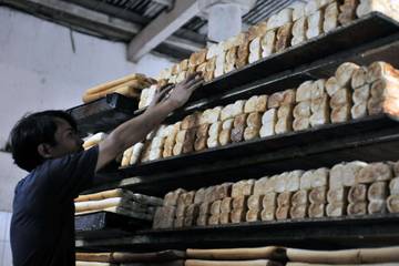 Industri Rumahan Pembuat Roti di Kopo Bandung