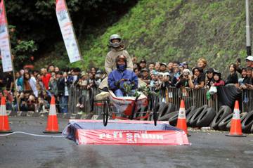 Fun Race Kereta Peti Sabun di Bandung