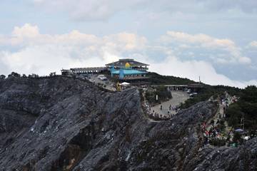 Liburan Nataru, Gunung Tangkuban Parahu Mulai Dipenuhi Wisatawan