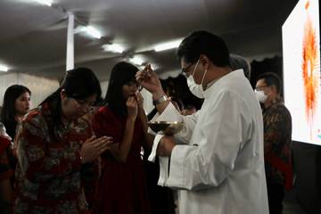 Misa Malam Natal di Gereja Katerdal Bandung