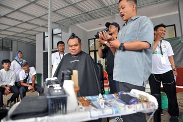 Pelatihan Pangkas Rambut untuk Penyandang Disabilitas di Bandung