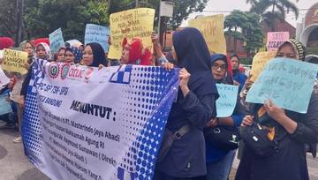 Penyampaian Aspirasi Buruh di Depan PN Bandung