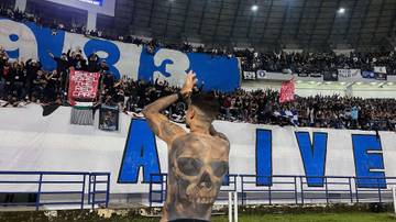 Kehangatan Bobotoh dan Pemain Persib saat Rayakan Kemenangan