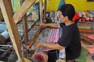 Produksi Kain Keset Tradisional di Ibun Kabupaten Bandung
