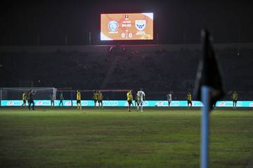 Insiden Mati Lampu Warnai Pertandingan Oxford Melawan Arema