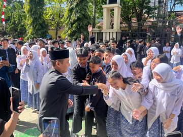 Simulasi Penanganan Gempa di SMPN 1 Bandung