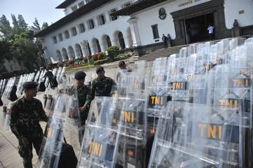 Jaga Kondusifitas, TNI Siaga di Gedung Sate