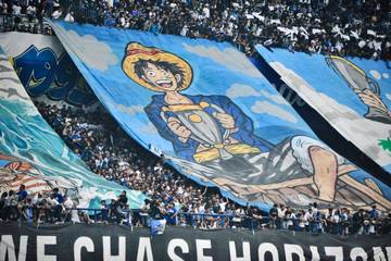 Tifo One Piece Warnai Pertandingan Persib Kontra Persija