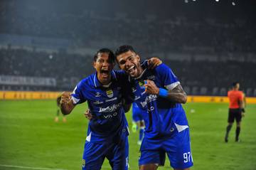 Menang Tipis dari PSBS, Persib Puncaki Klasemen Liga