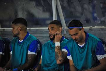 Layvin Kurzawa Masih Belum Berkesempatan Debut Bersama Persib