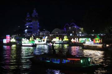 Festival Jukung Hias Tanglong Menghiasi Gemerlap Sungai Martapura