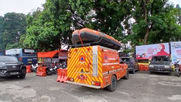 Petugas BPBD Kota Bogor Bersiaga di Terminal Baranang Siang 