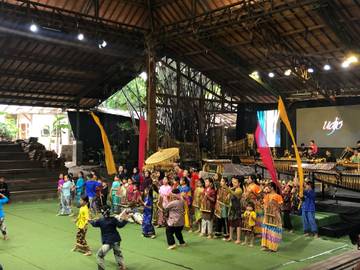 Habiskan Waktu Akhir Pekan Di Saung Udjo Bandung