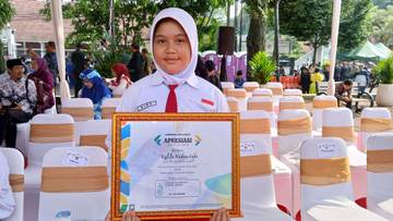 Pj Gubernur Jawa Barat Berikan Apresiasi  Kepada Guru dan Siswa Berprestasi 