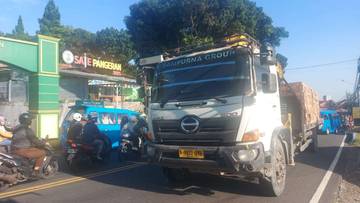 Kondisi Truk Mogok di Tajur Mengakibatkan Macet Panjang