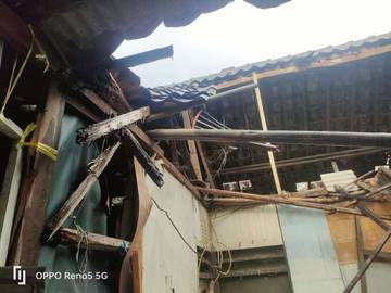 Dua KK Terdampak Rumah Ambruk di Bogor Tengah