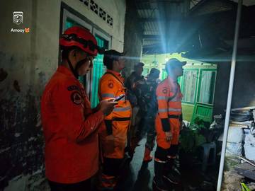 Longsor Setinggi Lima Meter Terjang Permukiman Warga Cipaku