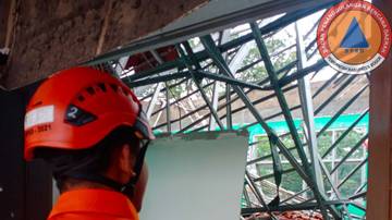 Gedung SMA Negeri Gunung Putri Bogor Ambruk 