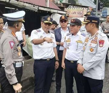 Sebelum Mulai One Way, Jangan Pakir Kendaraan Sembarangan