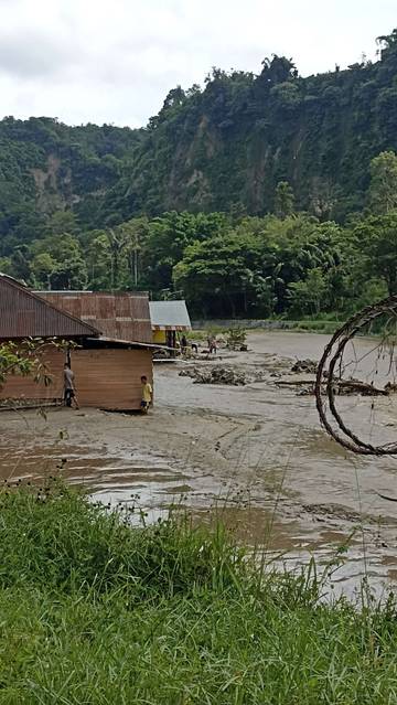 Sisa Dampak Banjir Ngarai Sianok