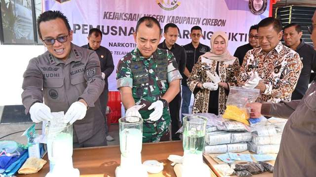 Kejari Kabupaten Cirebon Musnahkan Barang Bukti 119 Perkara