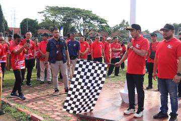 Warga Kabupaten Cirebon Meriahkan Jalan Sehat Haornas 2025