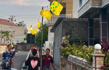 Semarak Ramadhan, Karang Taruna Hiasi Jalan Masjid Raya Ende