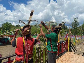 Berbagai Ritual Adat Mewarnai Rangkaian Gawai Dayak ke XX Sanggau