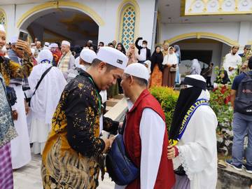 Suasana Haru Sambut Kedatangan Jamaah Haji Sanggau