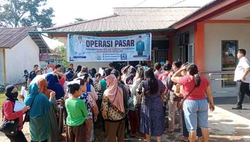 Pemkab Sanggau Gelar Operasi Pasar di Kembayan