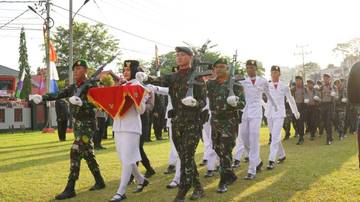 Pj Bupati Sanggau Pimpin Upacara Penurunan Bendera HUT ke-79 Indonesia 